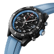 Profilo laterale della cassa nera in Breitlight® con vetro zaffiro antiriflesso del Breitling Endurance Pro 38.